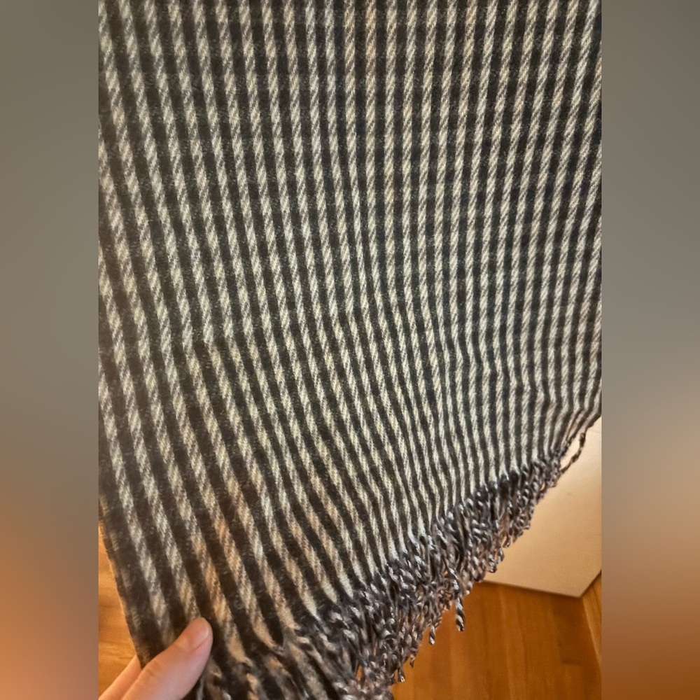 GAP Brown + Black Houndstooth Fringe Knit Scarf - Picture 5 of 6